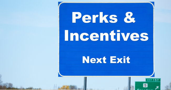 How Incentives Can Reduce Bias in Online Reviews
