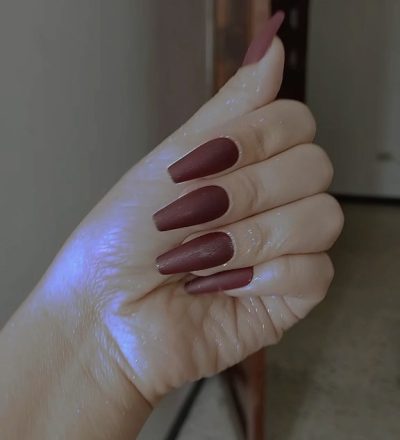 lady weaing brown colour preen on nails